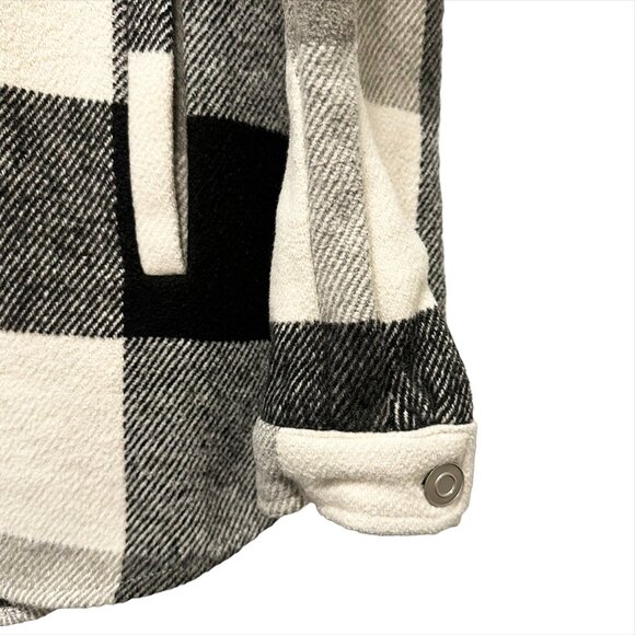 PLAID SHACKET - Women's Medium‎ - Black and White Plaid - Heavy Weight Flannel - Picture 4 of 7